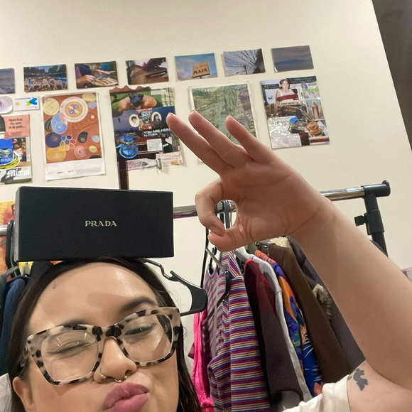 UNLISTED LIVE ITEM #2 - Picture 2 of 3